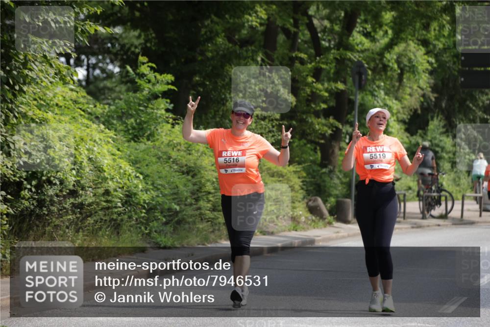 15.06.2025 - REWE Women's Run Jannik Wohlers http://msf.ph/oto/7946531 15.06.2025 10:21:16 Laufen 5516, 5519 meine-sportfotos.de
