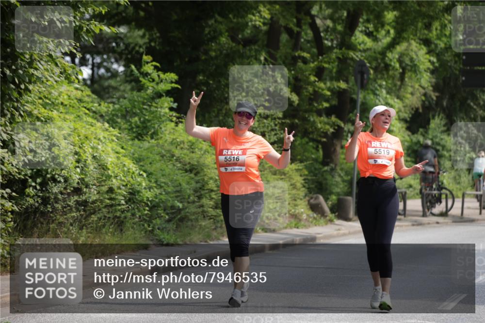 15.06.2025 - REWE Women's Run Jannik Wohlers http://msf.ph/oto/7946535 15.06.2025 10:21:16 Laufen 5516, 5519 meine-sportfotos.de
