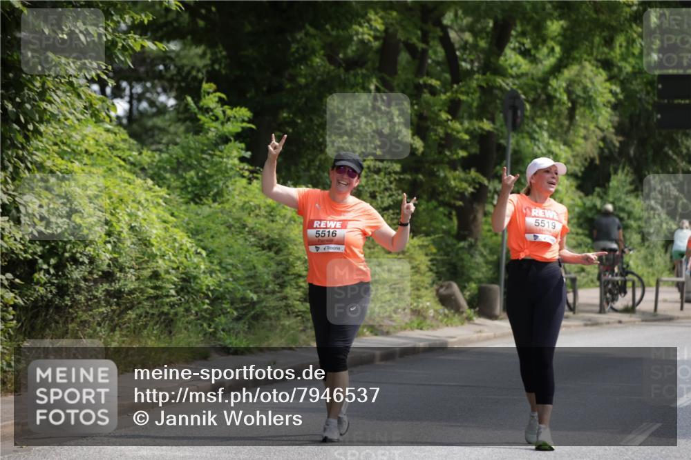 15.06.2025 - REWE Women's Run Jannik Wohlers http://msf.ph/oto/7946537 15.06.2025 10:21:16 Laufen 5516, 5519 meine-sportfotos.de