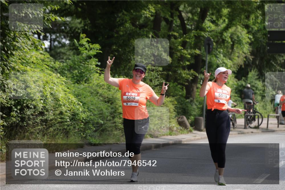 15.06.2025 - REWE Women's Run Jannik Wohlers http://msf.ph/oto/7946542 15.06.2025 10:21:16 Laufen 5516, 5519 meine-sportfotos.de