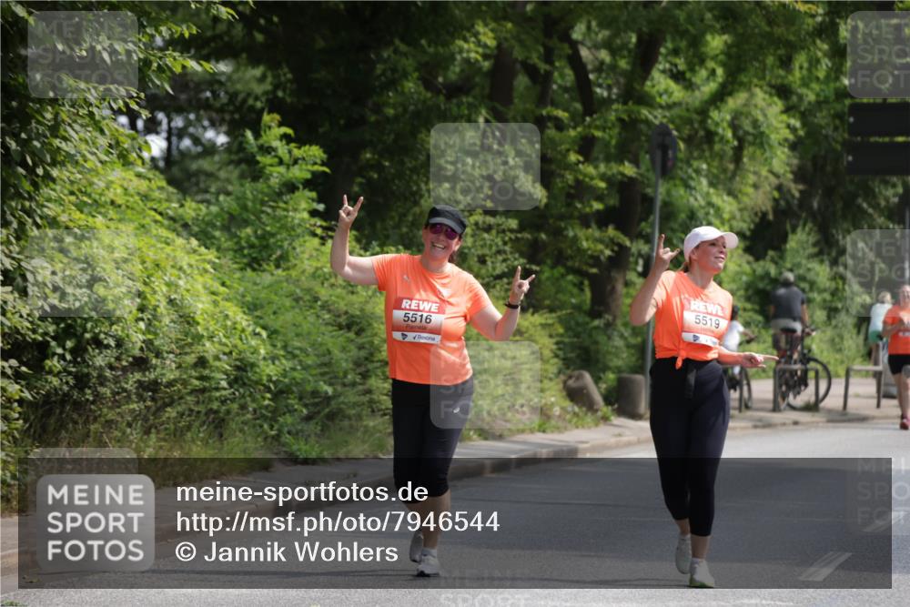 15.06.2025 - REWE Women's Run Jannik Wohlers http://msf.ph/oto/7946544 15.06.2025 10:21:16 Laufen 5516, 5519 meine-sportfotos.de