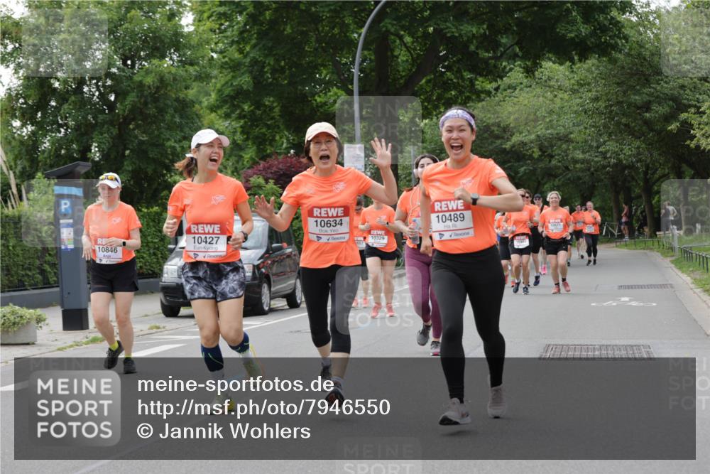 15.06.2025 - REWE Women's Run Jannik Wohlers http://msf.ph/oto/7946550 15.06.2025 08:30:05 Laufen 10846, 10427, 10634, 657, 10329, 10489, 10345, 10671 meine-sportfotos.de