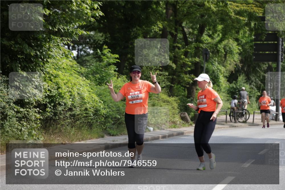 15.06.2025 - REWE Women's Run Jannik Wohlers http://msf.ph/oto/7946559 15.06.2025 10:21:17 Laufen 5516, 5519 meine-sportfotos.de