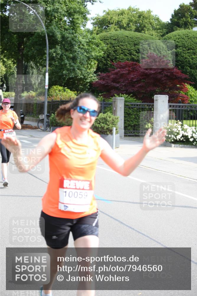 15.06.2025 - REWE Women's Run Jannik Wohlers http://msf.ph/oto/7946560 15.06.2025 09:45:05 Laufen 10801, 10059 meine-sportfotos.de