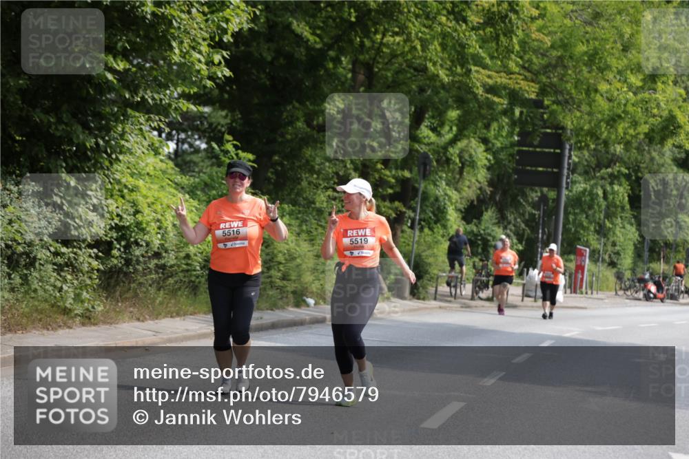 15.06.2025 - REWE Women's Run Jannik Wohlers http://msf.ph/oto/7946579 15.06.2025 10:21:19 Laufen 5516, 5519 meine-sportfotos.de