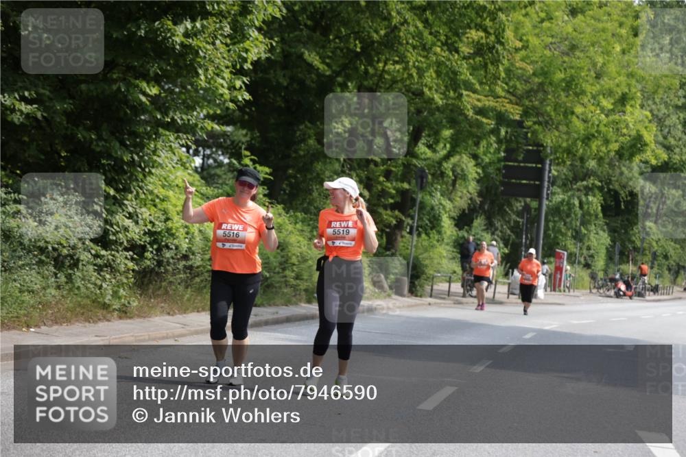 15.06.2025 - REWE Women's Run Jannik Wohlers http://msf.ph/oto/7946590 15.06.2025 10:21:19 Laufen 5516, 5519 meine-sportfotos.de
