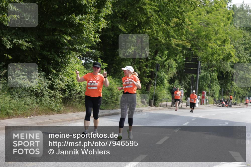 15.06.2025 - REWE Women's Run Jannik Wohlers http://msf.ph/oto/7946595 15.06.2025 10:21:19 Laufen 5516, 5519 meine-sportfotos.de