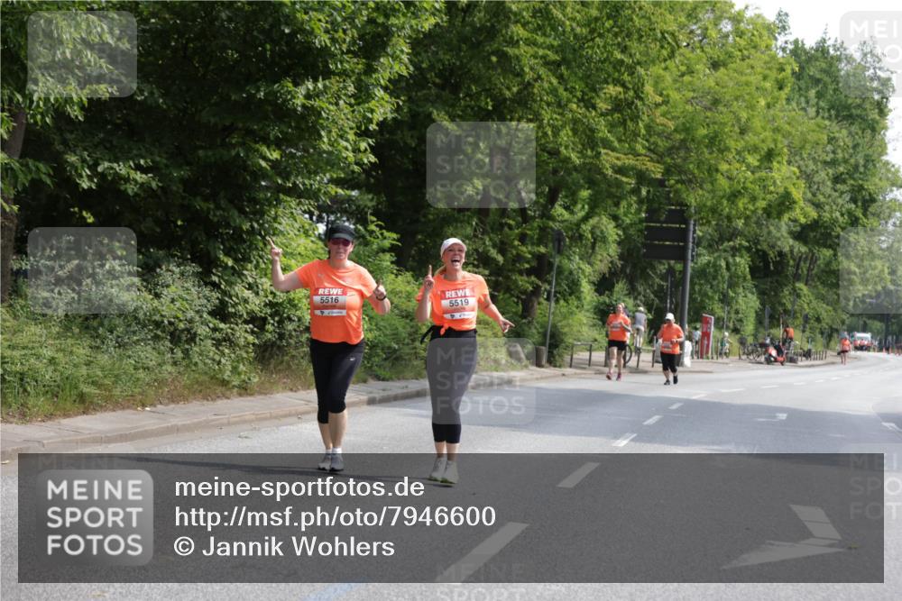 15.06.2025 - REWE Women's Run Jannik Wohlers http://msf.ph/oto/7946600 15.06.2025 10:21:19 Laufen 5516, 5519 meine-sportfotos.de