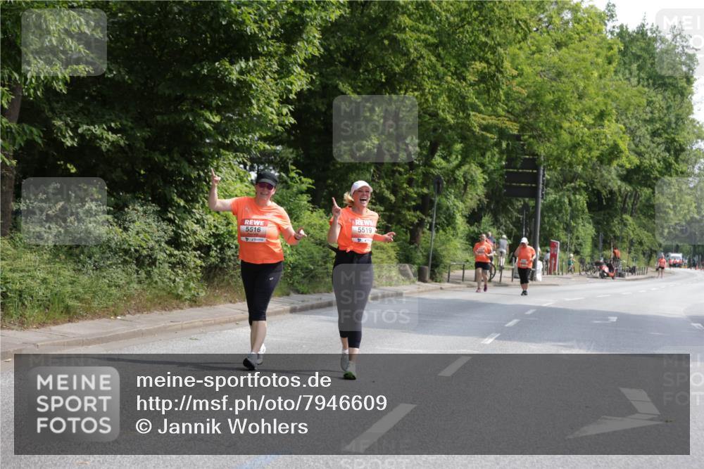 15.06.2025 - REWE Women's Run Jannik Wohlers http://msf.ph/oto/7946609 15.06.2025 10:21:20 Laufen 5516, 5519 meine-sportfotos.de