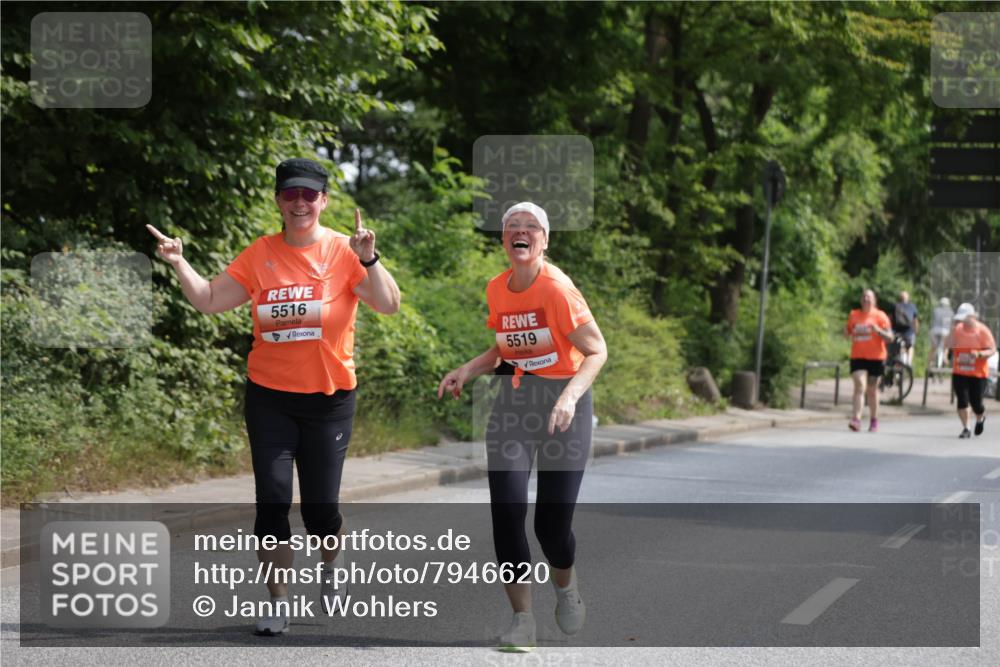 15.06.2025 - REWE Women's Run Jannik Wohlers http://msf.ph/oto/7946620 15.06.2025 10:21:20 Laufen 5516, 5519 meine-sportfotos.de