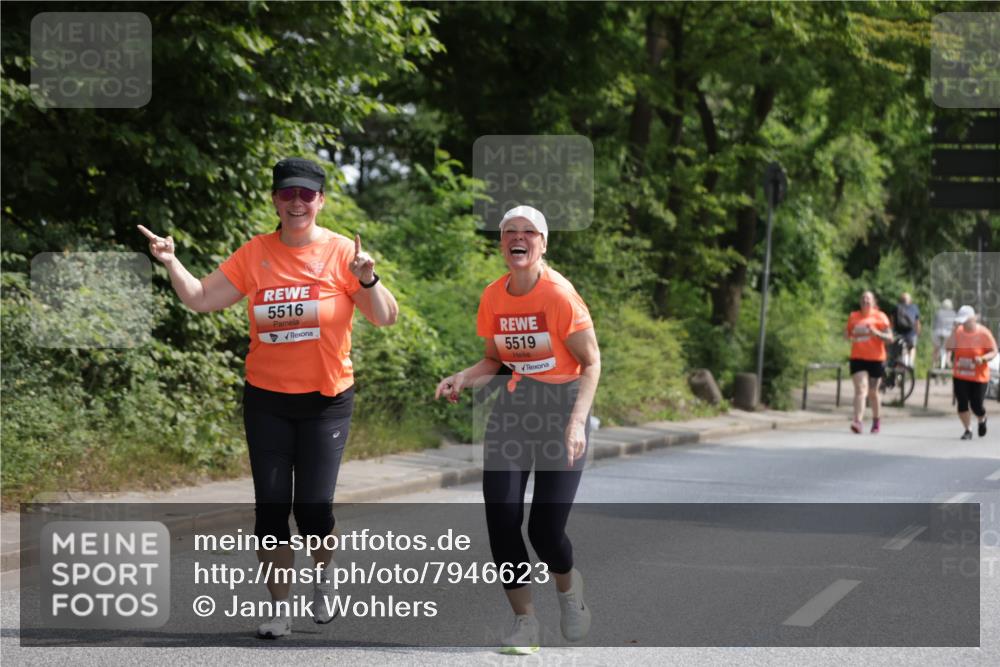 15.06.2025 - REWE Women's Run Jannik Wohlers http://msf.ph/oto/7946623 15.06.2025 10:21:20 Laufen 5516, 5519 meine-sportfotos.de