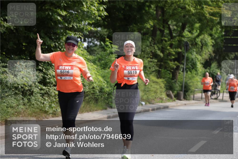15.06.2025 - REWE Women's Run Jannik Wohlers http://msf.ph/oto/7946639 15.06.2025 10:21:21 Laufen 5516, 5519 meine-sportfotos.de