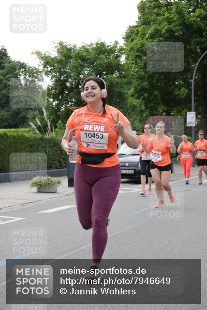 15.06.2025 - REWE Women's Run Jannik Wohlers http://msf.ph/oto/7946649 15.06.2025 08:30:08 Laufen 10453, 1043, 10227, 10657, 10329 meine-sportfotos.de