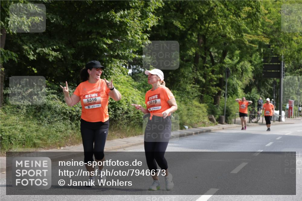 15.06.2025 - REWE Women's Run Jannik Wohlers http://msf.ph/oto/7946673 15.06.2025 10:21:21 Laufen 5516, 5519 meine-sportfotos.de