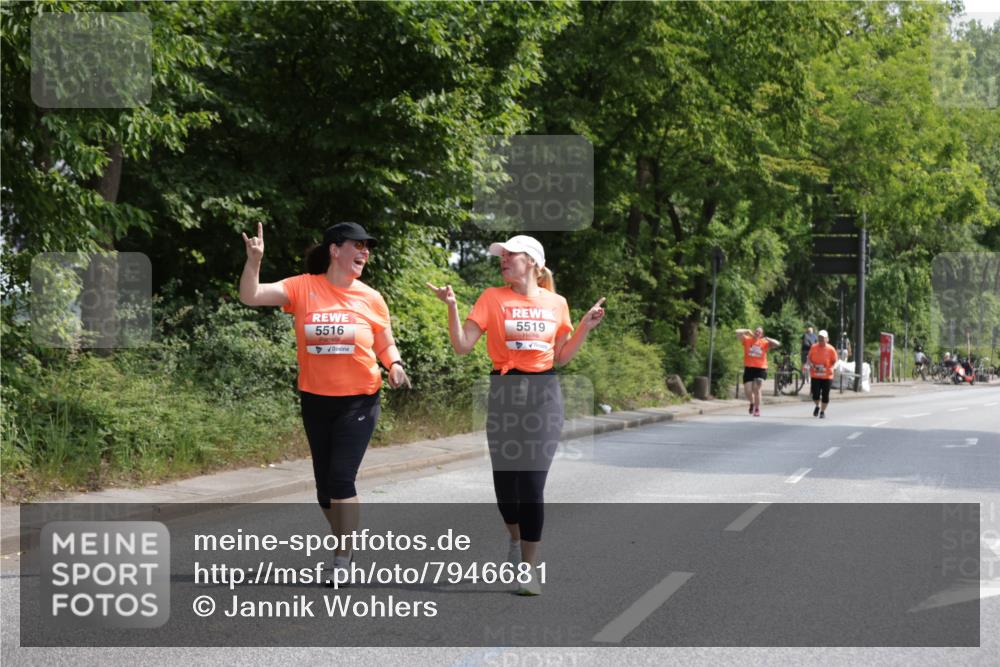 15.06.2025 - REWE Women's Run Jannik Wohlers http://msf.ph/oto/7946681 15.06.2025 10:21:22 Laufen 5516, 5519 meine-sportfotos.de