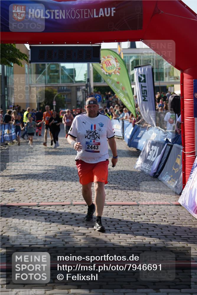 13.06.2025 - Holstenköstenlauf Felixshl http://msf.ph/oto/7946691 13.06.2025 18:13:24 Laufen 2385, 2386, 2393, 2526 meine-sportfotos.de