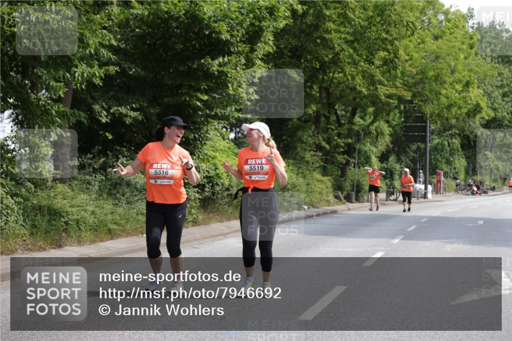 15.06.2025 - REWE Women's Run Jannik Wohlers http://msf.ph/oto/7946692 15.06.2025 10:21:22 Laufen 5516, 5519 meine-sportfotos.de