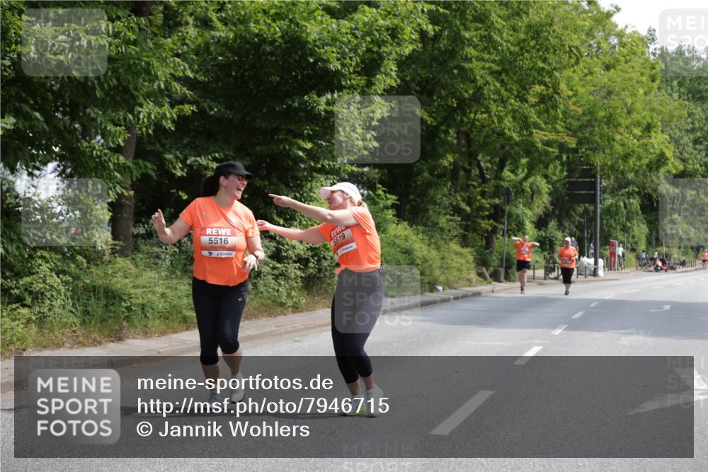 15.06.2025 - REWE Women's Run Jannik Wohlers http://msf.ph/oto/7946715 15.06.2025 10:21:22 Laufen 5516, 5519 meine-sportfotos.de