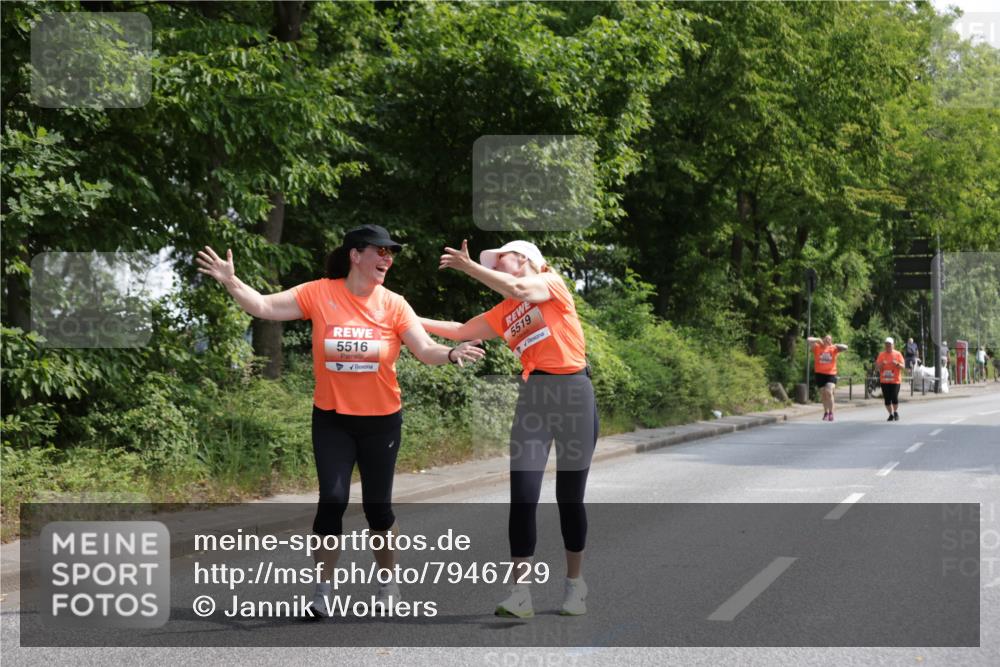 15.06.2025 - REWE Women's Run Jannik Wohlers http://msf.ph/oto/7946729 15.06.2025 10:21:23 Laufen 5516, 5519 meine-sportfotos.de