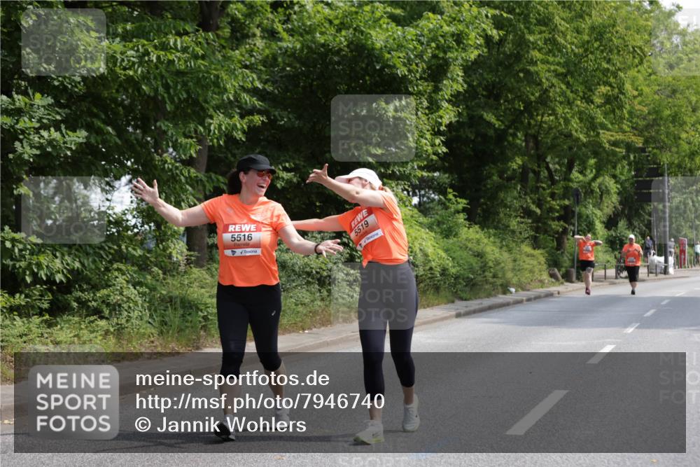 15.06.2025 - REWE Women's Run Jannik Wohlers http://msf.ph/oto/7946740 15.06.2025 10:21:23 Laufen 5516, 5519 meine-sportfotos.de