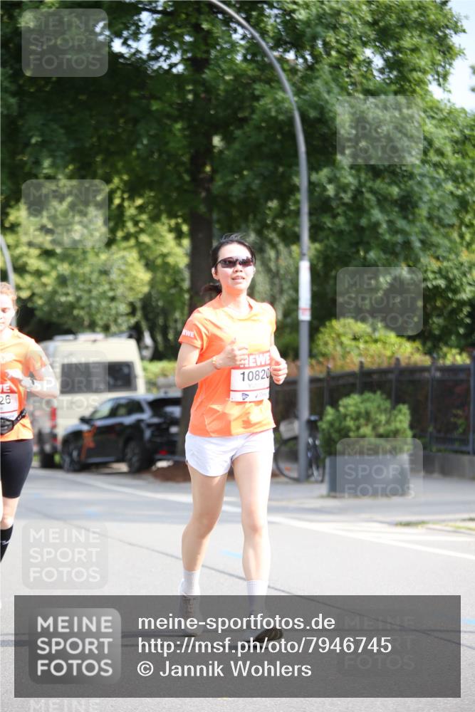 15.06.2025 - REWE Women's Run Jannik Wohlers http://msf.ph/oto/7946745 15.06.2025 09:45:13 Laufen 954, 10820 meine-sportfotos.de