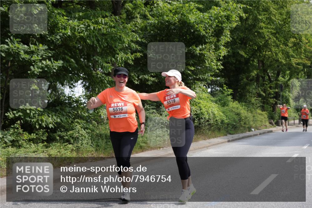 15.06.2025 - REWE Women's Run Jannik Wohlers http://msf.ph/oto/7946754 15.06.2025 10:21:23 Laufen 5516, 5519 meine-sportfotos.de