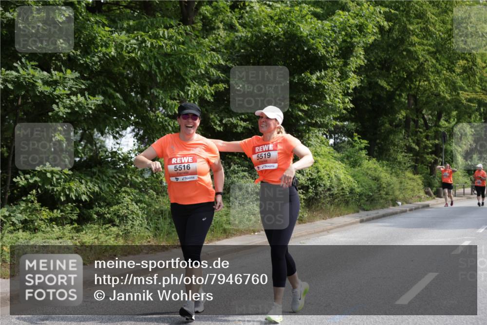 15.06.2025 - REWE Women's Run Jannik Wohlers http://msf.ph/oto/7946760 15.06.2025 10:21:23 Laufen 5516, 5519 meine-sportfotos.de