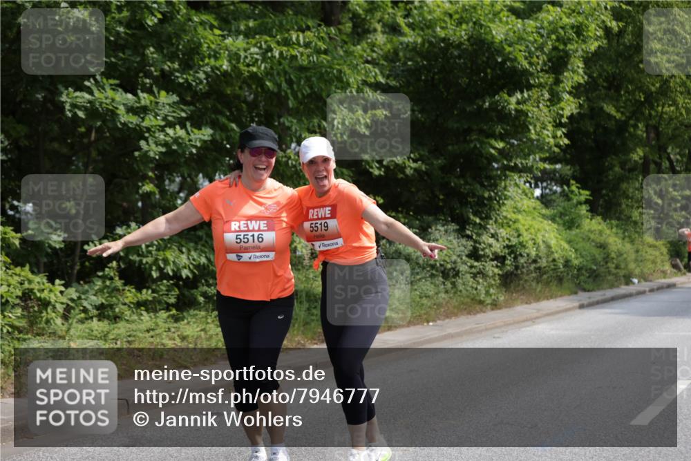 15.06.2025 - REWE Women's Run Jannik Wohlers http://msf.ph/oto/7946777 15.06.2025 10:21:24 Laufen 5516, 5519 meine-sportfotos.de