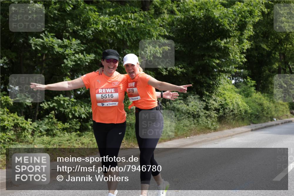 15.06.2025 - REWE Women's Run Jannik Wohlers http://msf.ph/oto/7946780 15.06.2025 10:21:24 Laufen 5516, 5519 meine-sportfotos.de