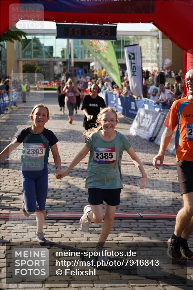 13.06.2025 - Holstenköstenlauf Felixshl http://msf.ph/oto/7946843 13.06.2025 18:13:30 Laufen 2196, 2385, 2386, 2393, 2429, 2430, 2526 meine-sportfotos.de