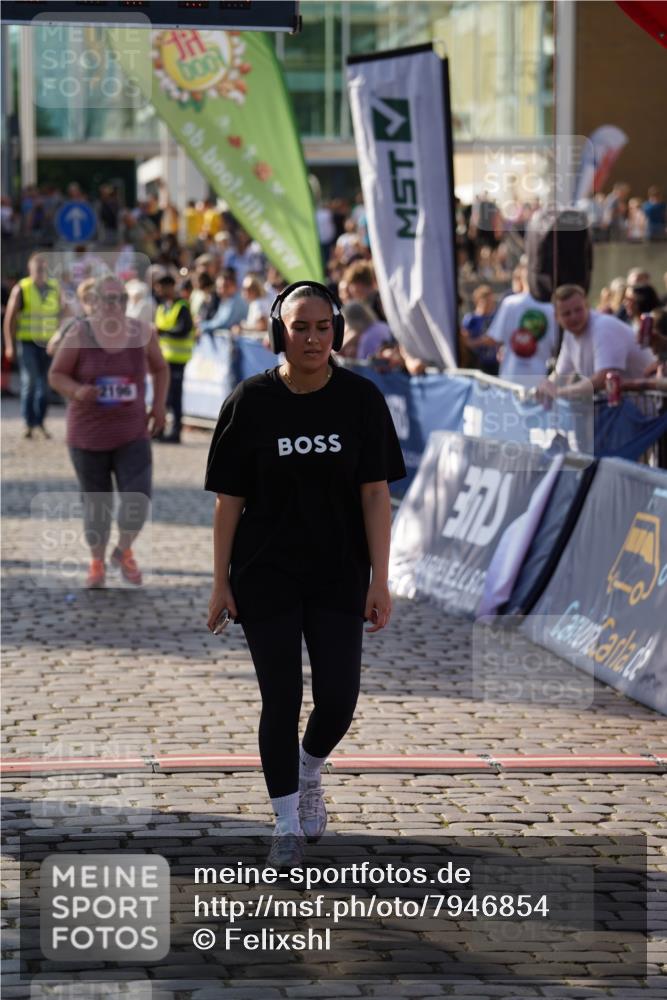 13.06.2025 - Holstenköstenlauf Felixshl http://msf.ph/oto/7946854 13.06.2025 18:13:32 Laufen 2196, 2385, 2386, 2393, 2429, 2430, 2526 meine-sportfotos.de