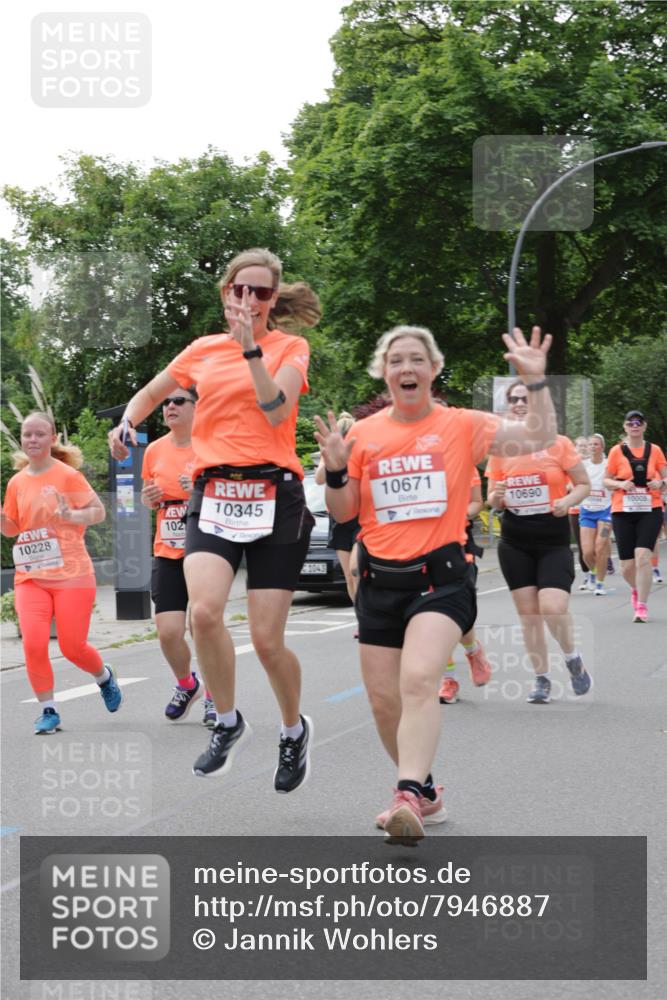 15.06.2025 - REWE Women's Run Jannik Wohlers http://msf.ph/oto/7946887 15.06.2025 08:30:13 Laufen 10228, 102, 10345, 1043, 10671, 10690, 10005 meine-sportfotos.de