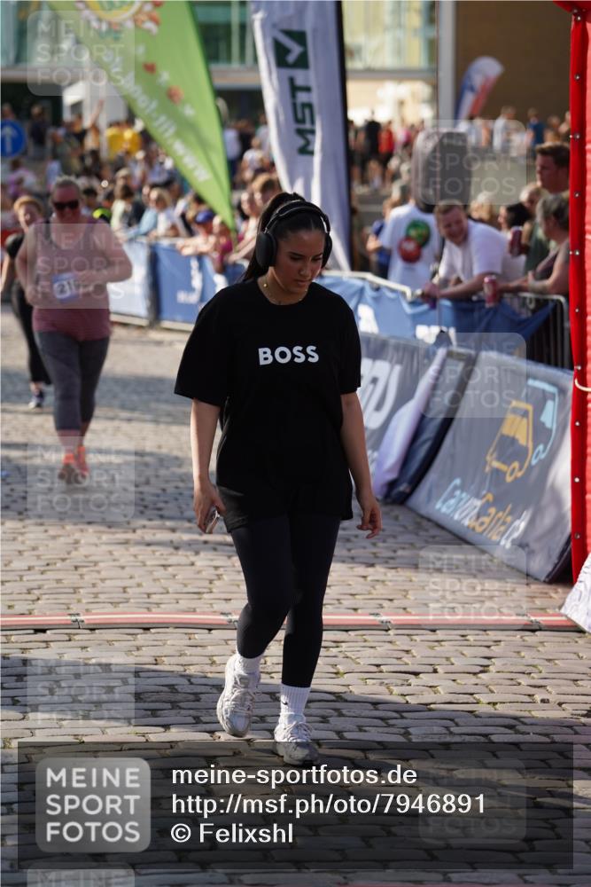 13.06.2025 - Holstenköstenlauf Felixshl http://msf.ph/oto/7946891 13.06.2025 18:13:33 Laufen 2196, 2385, 2386, 2393, 2429, 2430, 2526 meine-sportfotos.de
