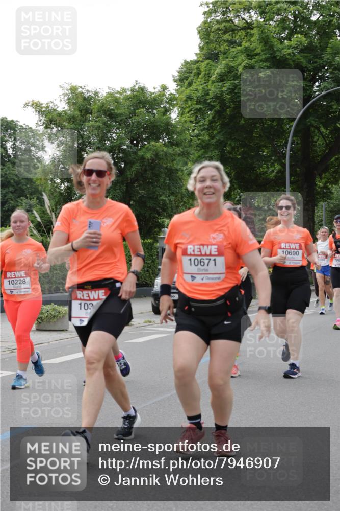 15.06.2025 - REWE Women's Run Jannik Wohlers http://msf.ph/oto/7946907 15.06.2025 08:30:13 Laufen 10228, 103, 10671, 10690, 10586, 100 meine-sportfotos.de
