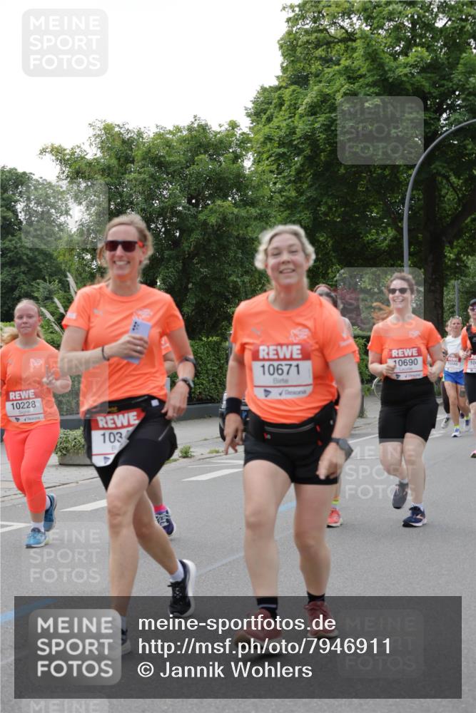 15.06.2025 - REWE Women's Run Jannik Wohlers http://msf.ph/oto/7946911 15.06.2025 08:30:13 Laufen 10228, 103, 10671, 10690, 10 meine-sportfotos.de