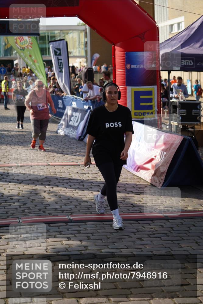 13.06.2025 - Holstenköstenlauf Felixshl http://msf.ph/oto/7946916 13.06.2025 18:13:34 Laufen 2196, 2429, 2430, 2526 meine-sportfotos.de