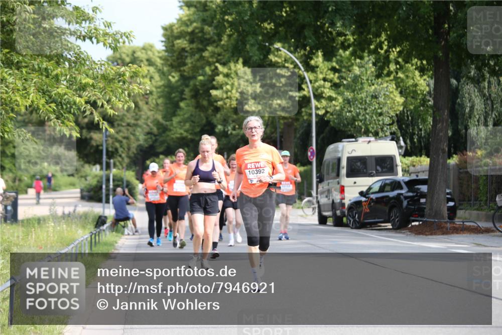 15.06.2025 - REWE Women's Run Jannik Wohlers http://msf.ph/oto/7946921 15.06.2025 09:45:28 Laufen 10392, 10153 meine-sportfotos.de