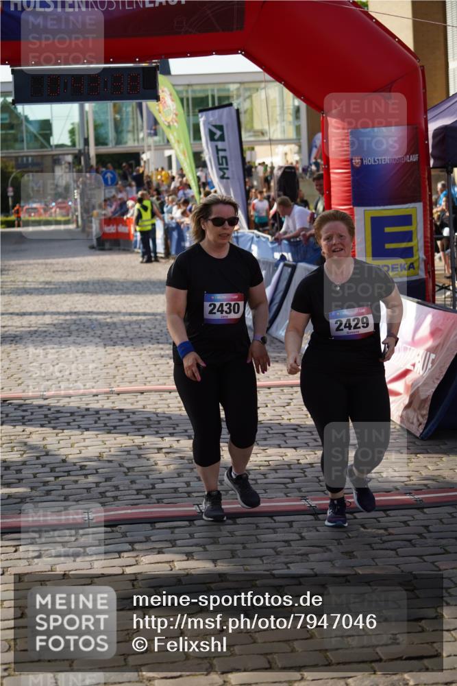 13.06.2025 - Holstenköstenlauf Felixshl http://msf.ph/oto/7947046 13.06.2025 18:13:40 Laufen 2429, 2430 meine-sportfotos.de