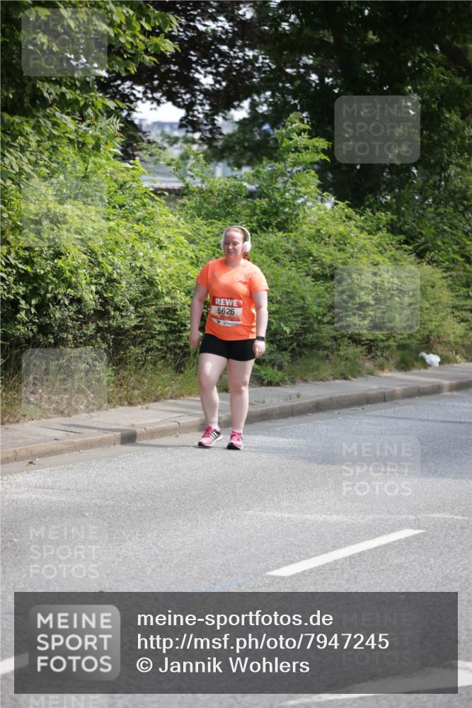 15.06.2025 - REWE Women's Run Jannik Wohlers http://msf.ph/oto/7947245 15.06.2025 10:22:19 Laufen 5626 meine-sportfotos.de