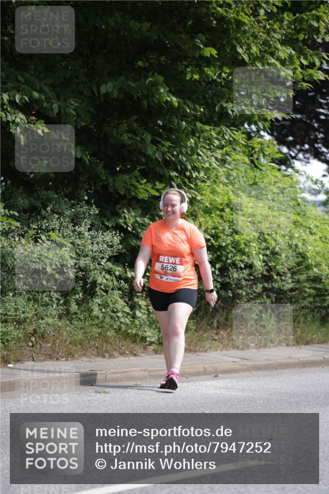 15.06.2025 - REWE Women's Run Jannik Wohlers http://msf.ph/oto/7947252 15.06.2025 10:22:22 Laufen 5626 meine-sportfotos.de