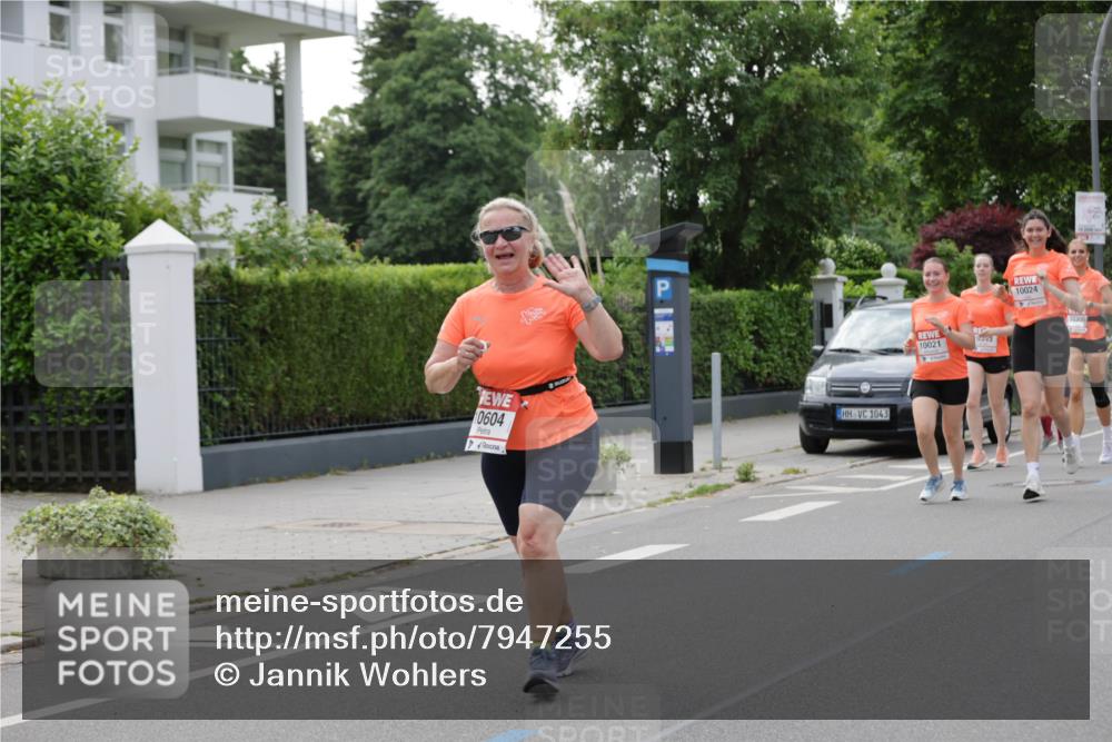 15.06.2025 - REWE Women's Run Jannik Wohlers http://msf.ph/oto/7947255 15.06.2025 08:30:25 Laufen 1043, 0604, 0293, 10021, 10024 meine-sportfotos.de