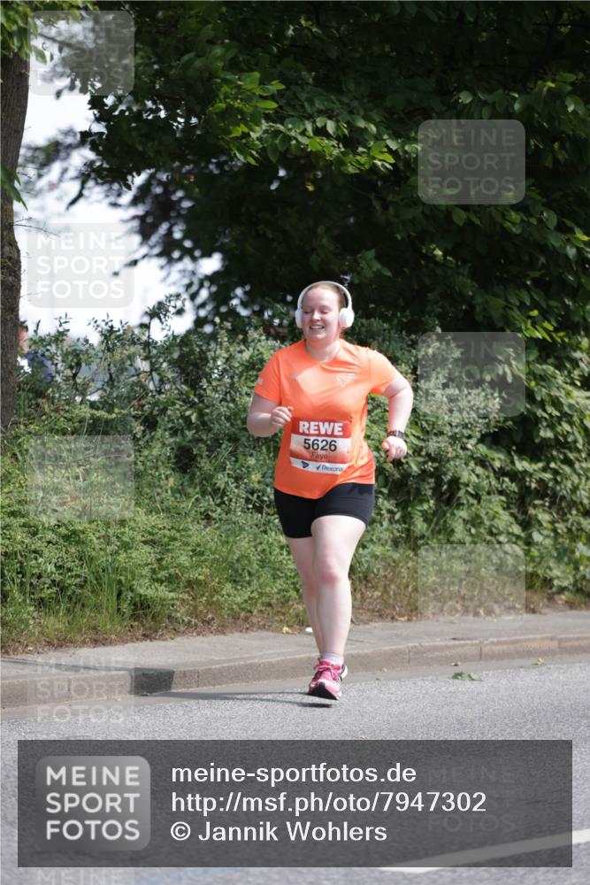 15.06.2025 - REWE Women's Run Jannik Wohlers http://msf.ph/oto/7947302 15.06.2025 10:22:24 Laufen 5626 meine-sportfotos.de