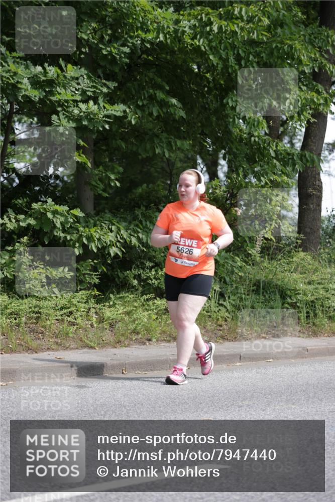 15.06.2025 - REWE Women's Run Jannik Wohlers http://msf.ph/oto/7947440 15.06.2025 10:22:26 Laufen 5626 meine-sportfotos.de