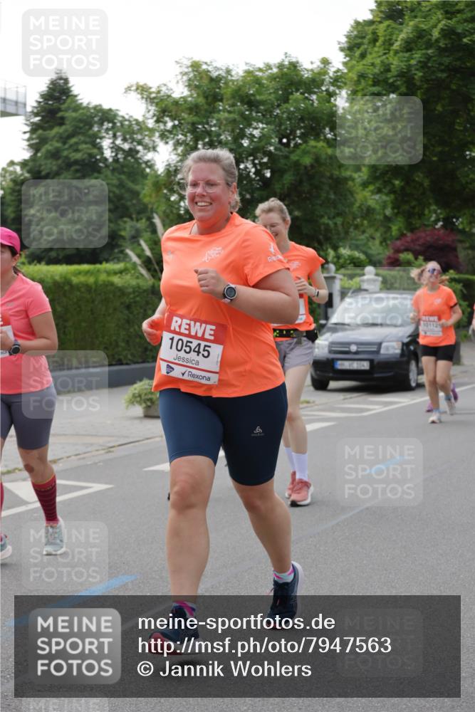 15.06.2025 - REWE Women's Run Jannik Wohlers http://msf.ph/oto/7947563 15.06.2025 08:30:31 Laufen 10545, 10112 meine-sportfotos.de