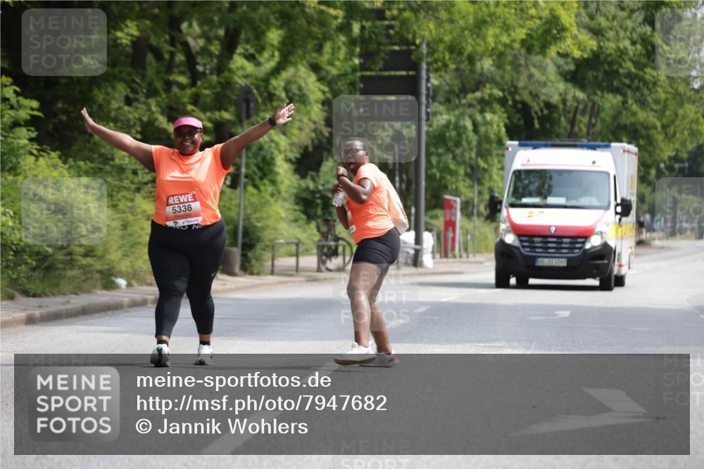 15.06.2025 - REWE Women's Run Jannik Wohlers http://msf.ph/oto/7947682 15.06.2025 10:23:47 Laufen 5338, 4240 meine-sportfotos.de