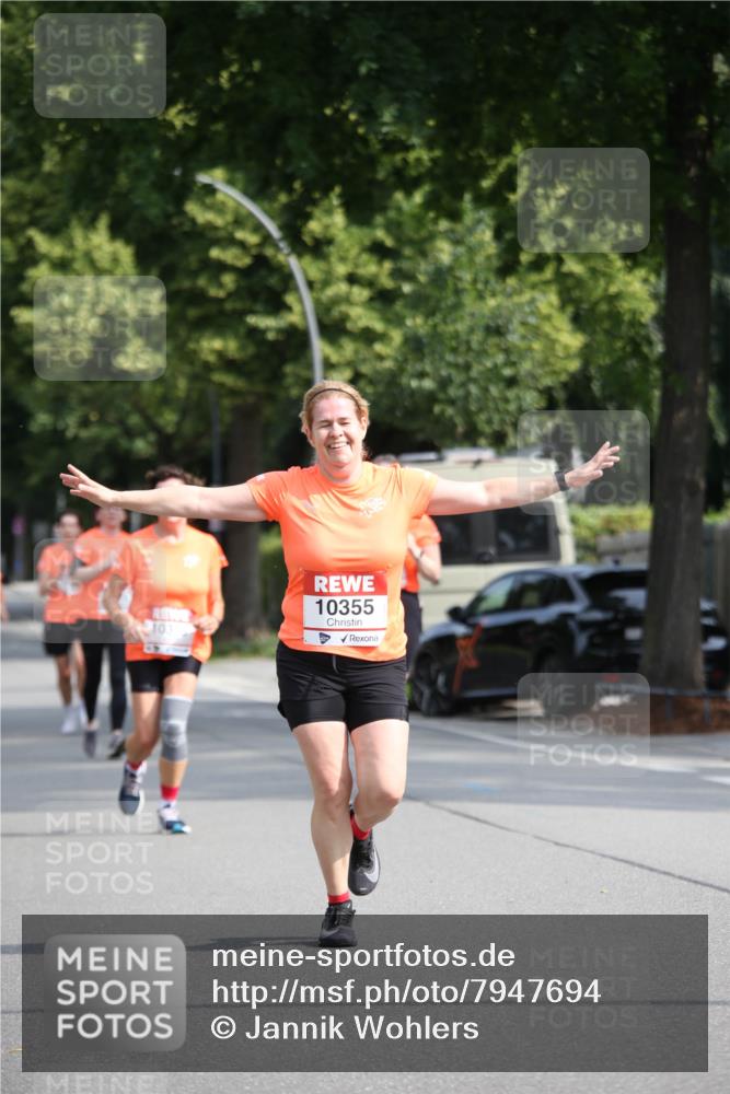 15.06.2025 - REWE Women's Run Jannik Wohlers http://msf.ph/oto/7947694 15.06.2025 09:46:04 Laufen 10355 meine-sportfotos.de