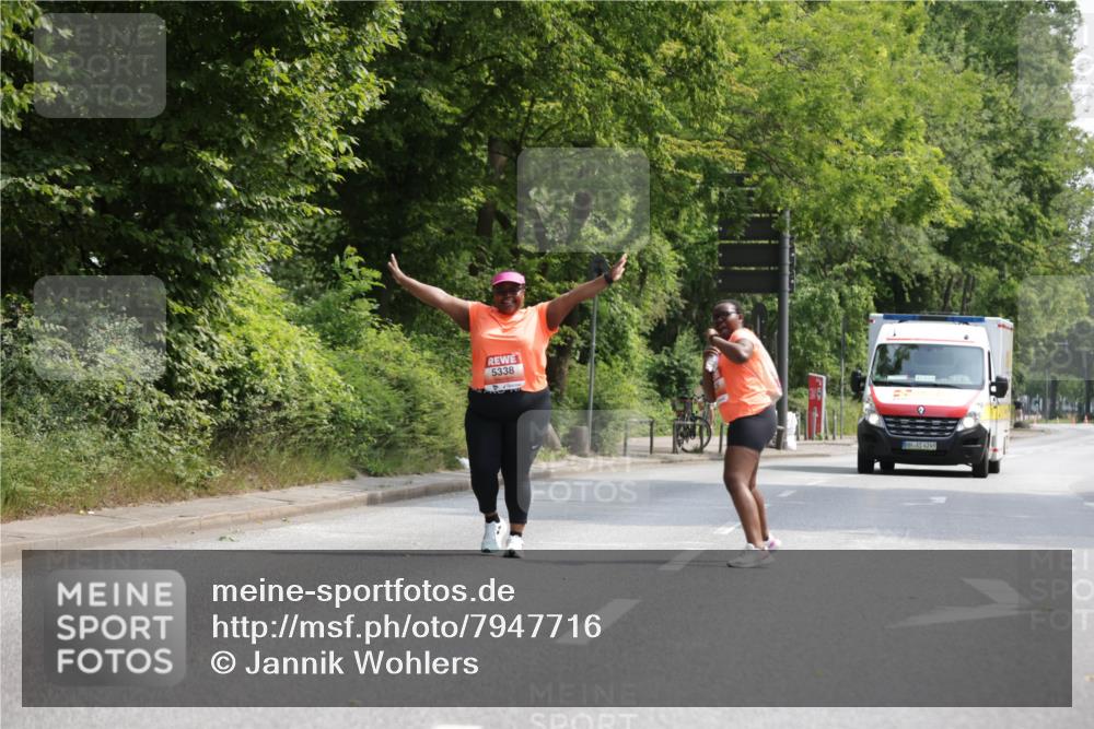 15.06.2025 - REWE Women's Run Jannik Wohlers http://msf.ph/oto/7947716 15.06.2025 10:23:48 Laufen 5338, 4249 meine-sportfotos.de