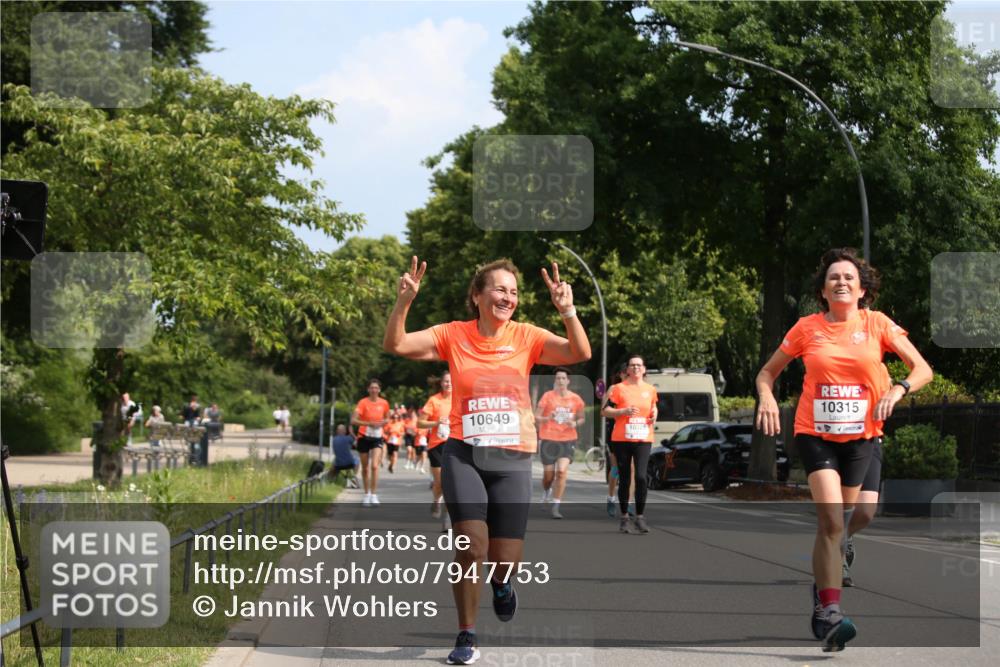 15.06.2025 - REWE Women's Run Jannik Wohlers http://msf.ph/oto/7947753 15.06.2025 09:46:08 Laufen 10649, 10329, 10315 meine-sportfotos.de
