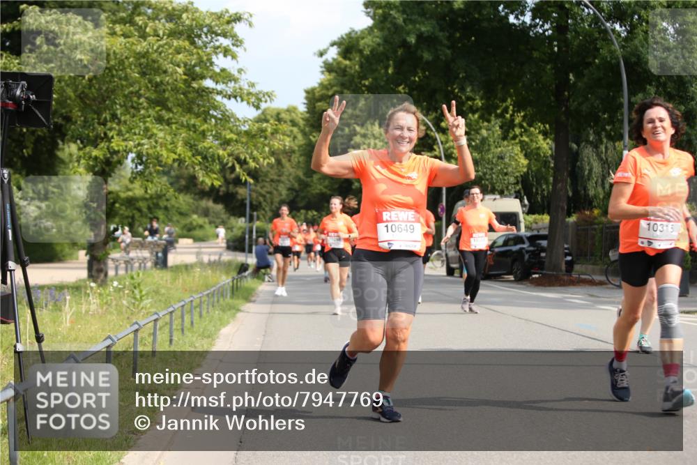 15.06.2025 - REWE Women's Run Jannik Wohlers http://msf.ph/oto/7947769 15.06.2025 09:46:08 Laufen 10298, 10649, 10315, 10323 meine-sportfotos.de