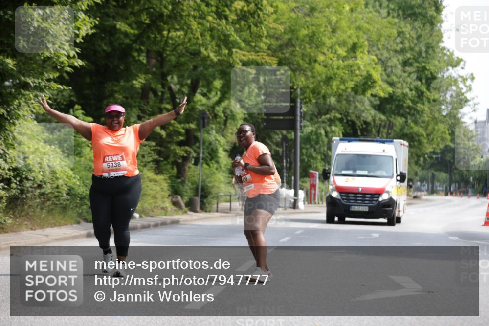 15.06.2025 - REWE Women's Run Jannik Wohlers http://msf.ph/oto/7947777 15.06.2025 10:23:50 Laufen 5338, 409 meine-sportfotos.de